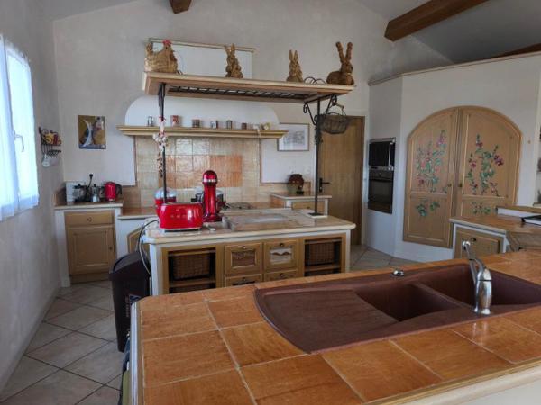 VILLA INDEPENDANTE 230 M2 , AVEC TERRASSE ET PISCINE