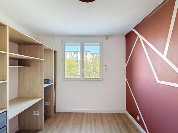 Appartement 3 pièces lumineux avec balcon, parking et cave