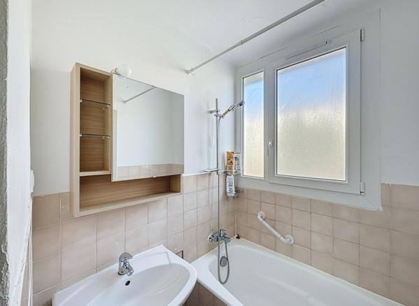 Appartement 3 pièces lumineux avec balcon, parking et cave