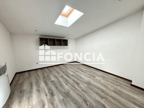 Location Appartement 2 pièces 57.68 m² - 39 RUE DE LA REPUBLIQUE L'houmeau 17137