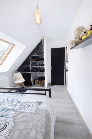 Belle maison  de 118 m2 sur terrain de 500m2 - 4 chambres - Sous-sol complet - Quartier calme  - Maison isolée par l'extérieur