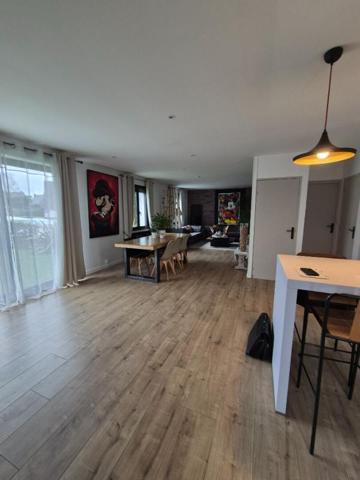 Belle maison  de 118 m2 sur terrain de 500m2 - 4 chambres - Sous-sol complet - Quartier calme  - Maison isolée par l'extérieur