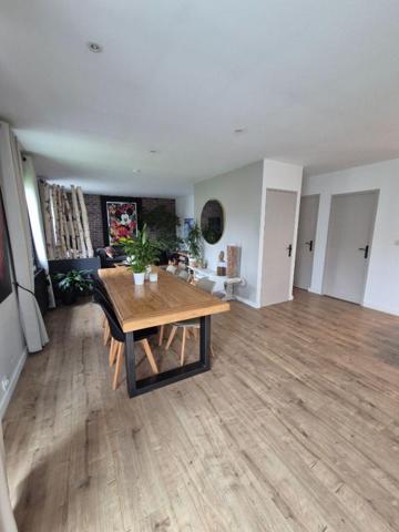 Belle maison  de 118 m2 sur terrain de 500m2 - 4 chambres - Sous-sol complet - Quartier calme  - Maison isolée par l'extérieur