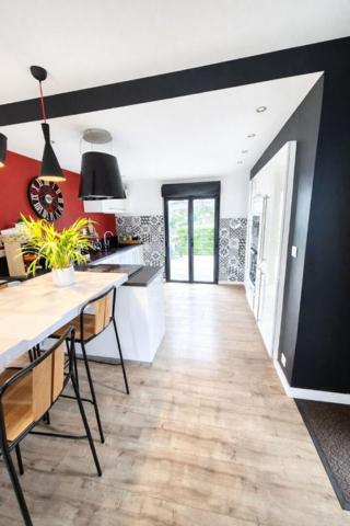 Belle maison  de 118 m2 sur terrain de 500m2 - 4 chambres - Sous-sol complet - Quartier calme  - Maison isolée par l'extérieur