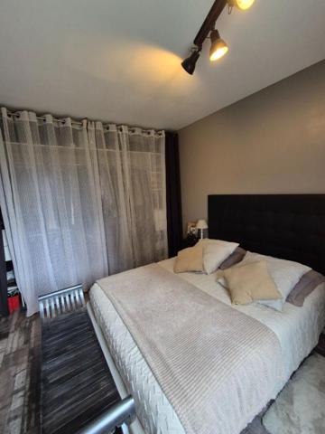 Belle maison  de 118 m2 sur terrain de 500m2 - 4 chambres - Sous-sol complet - Quartier calme  - Maison isolée par l'extérieur