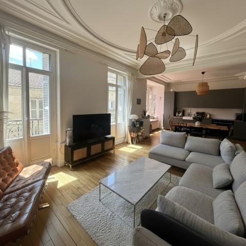Appartement
                                                                                                                                                                                                                                                                                                                        5 pièce(s)                                                                                                                                                                                                          3 chambre(s)                                                                                                                                                                                                          112  m²