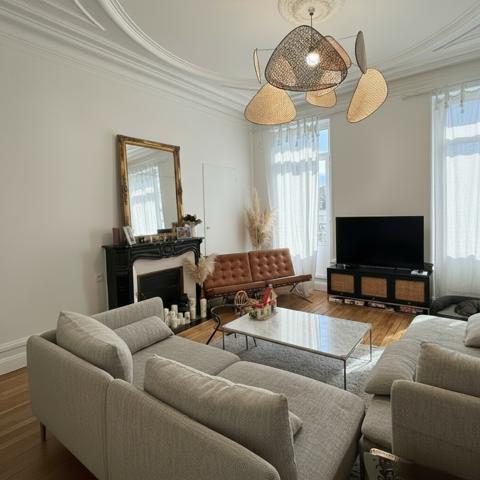 Appartement
                                                                                                                                                                                                                                                                                                                        5 pièce(s)                                                                                                                                                                                                          3 chambre(s)                                                                                                                                                                                                          112  m²