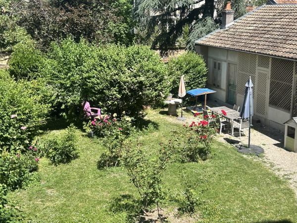 Appartement
                                                                                                                                                                                                                                                                                                                        5 pièce(s)                                                                                                                                                                                                          3 chambre(s)                                                                                                                                                                                                          112  m²