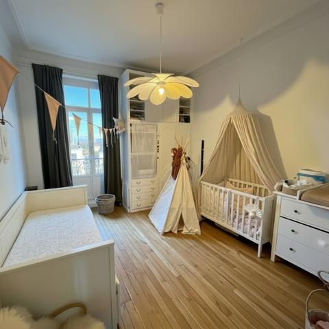 Appartement
                                                                                                                                                                                                                                                                                                                        5 pièce(s)                                                                                                                                                                                                          3 chambre(s)                                                                                                                                                                                                          112  m²