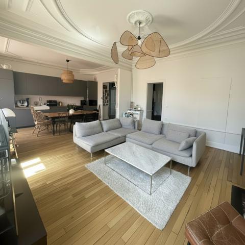 Appartement
                                                                                                                                                                                                                                                                                                                        5 pièce(s)                                                                                                                                                                                                          3 chambre(s)                                                                                                                                                                                                          112  m²