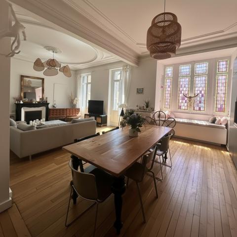 Appartement
                                                                                                                                                                                                                                                                                                                        5 pièce(s)                                                                                                                                                                                                          3 chambre(s)                                                                                                                                                                                                          112  m²