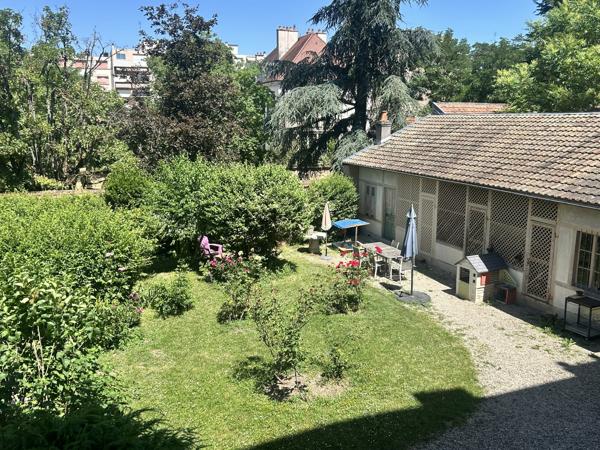 Appartement
                                                                                                                                                                                                                                                                                                                        5 pièce(s)                                                                                                                                                                                                          3 chambre(s)                                                                                                                                                                                                          112  m²