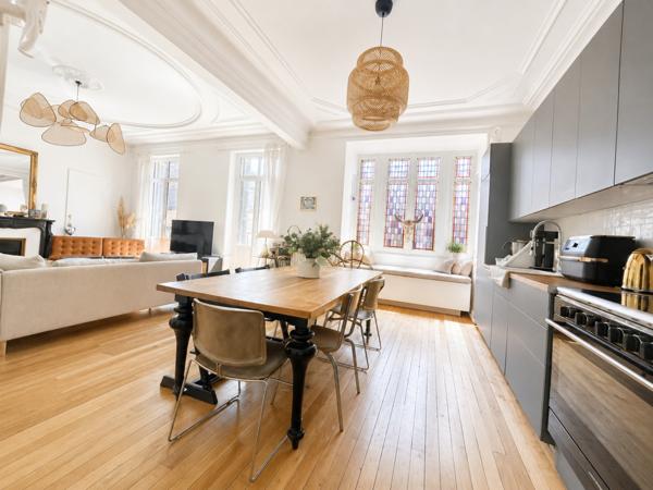 Appartement
                                                                                                                                                                                                                                                                                                                        5 pièce(s)                                                                                                                                                                                                          3 chambre(s)                                                                                                                                                                                                          112  m²
