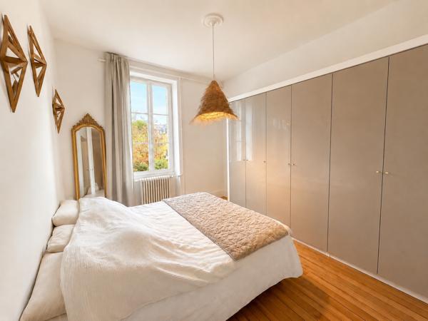 Appartement
                                                                                                                                                                                                                                                                                                                        5 pièce(s)                                                                                                                                                                                                          3 chambre(s)                                                                                                                                                                                                          112  m²