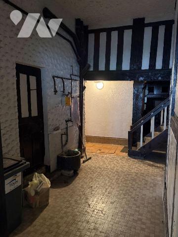 Ensemble immobilier à vendre à TROYES (10000) en Aube (10)

Un corp de bâtiment comprenant : ...