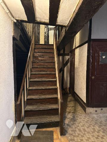 Ensemble immobilier à vendre à TROYES (10000) en Aube (10)

Un corp de bâtiment comprenant : ...