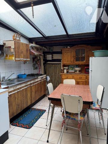 Ensemble immobilier à vendre à TROYES (10000) en Aube (10)

Un corp de bâtiment comprenant : ...