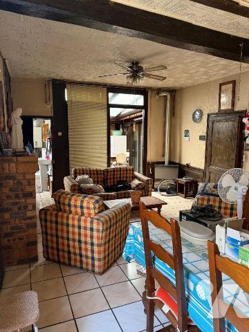 Ensemble immobilier à vendre à TROYES (10000) en Aube (10)

Un corp de bâtiment comprenant : ...