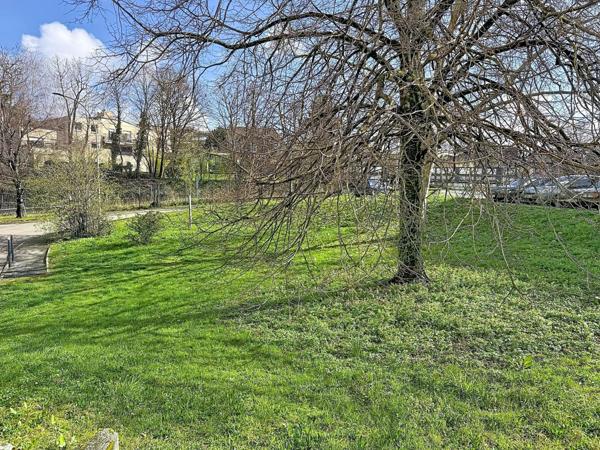 Proche centre/gare, calme, balcon, cave et parking