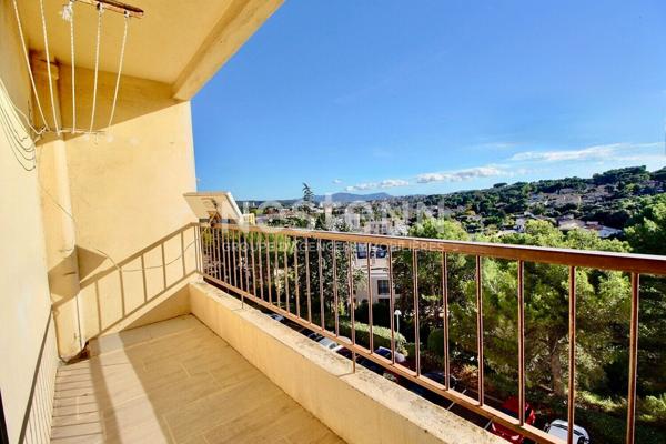 Appartement de type 3 avec balcon et vue dégagée dans résidence prisée aux Pennes Mirabeau