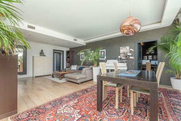 Appartement
         4 pièces
        - 125 m² Bien prestige 899 000 € *