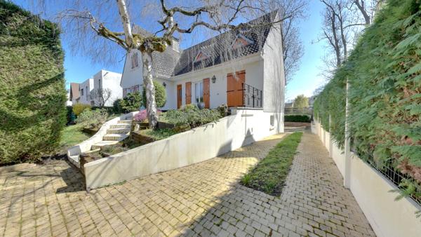 Maison sur sous-sol total à fort potentiel !!!!