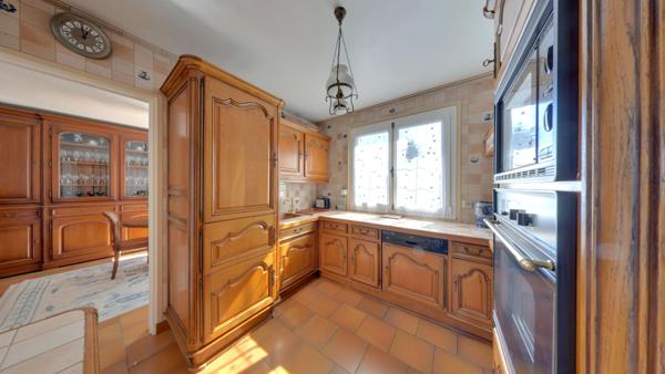 Maison sur sous-sol total à fort potentiel !!!!