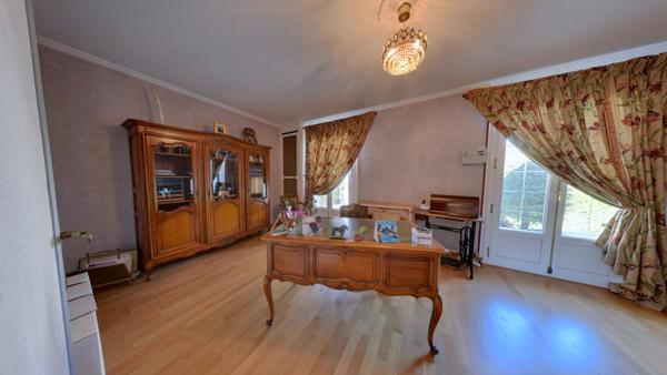 Maison sur sous-sol total à fort potentiel !!!!