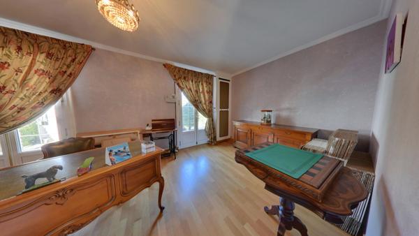 Maison sur sous-sol total à fort potentiel !!!!