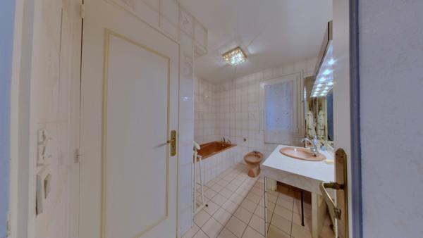 Maison sur sous-sol total à fort potentiel !!!!