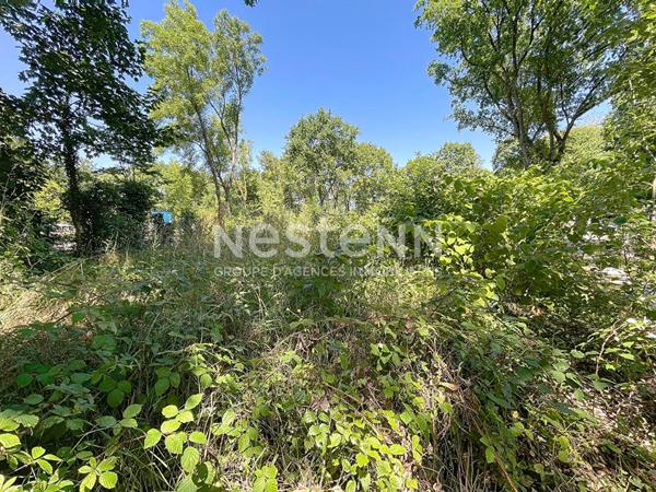 Terrain à bâtir de 1712m² .