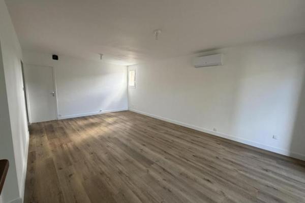 Location - Appartement 7 pièces 113 m 2 SABLE SUR SARTHE (72300)
