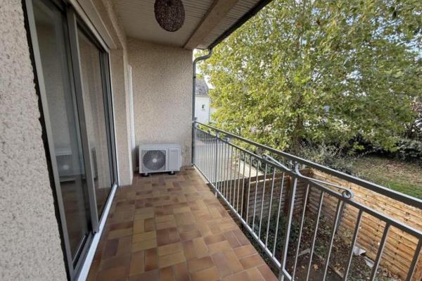 Location - Appartement 7 pièces 113 m 2 SABLE SUR SARTHE (72300)