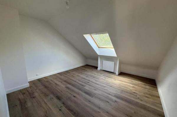 Location - Appartement 7 pièces 113 m 2 SABLE SUR SARTHE (72300)