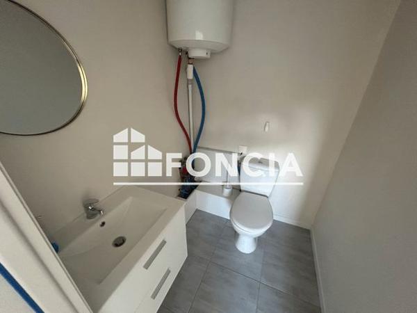 Location Local commercial 2 pièces - 11 RUE DE LA MALADIERE Saint Peray 07130