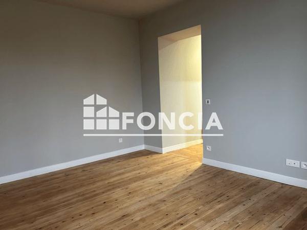 Location Studio 29 m² - 2 RUE JEAN MOULIN - APT N° 204 Saintes 17100