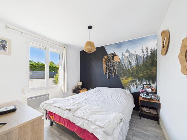 Maison familiale de plain-pied avec piscine, sans vis-à-vis
