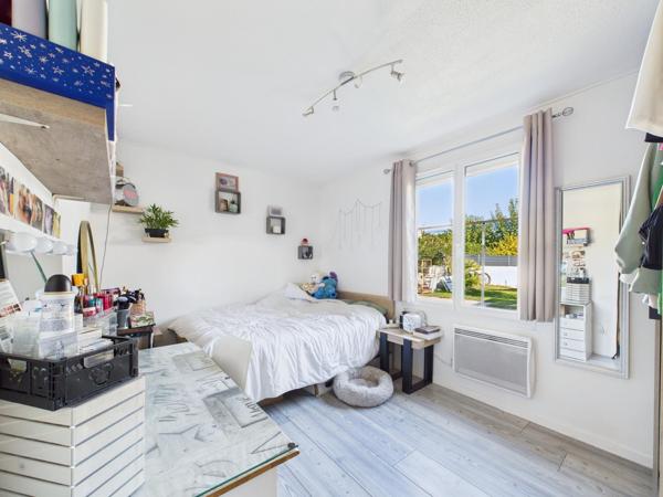 Maison familiale de plain-pied avec piscine, sans vis-à-vis