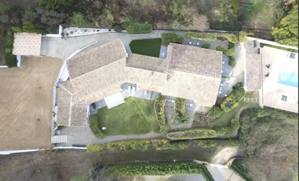 Salernes – Propriété d’Exception avec Vue Dégagée, Piscine et 9 Chambres