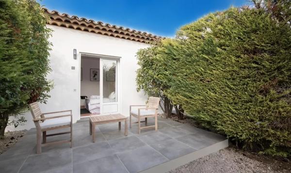 Salernes – Propriété d’Exception avec Vue Dégagée, Piscine et 9 Chambres