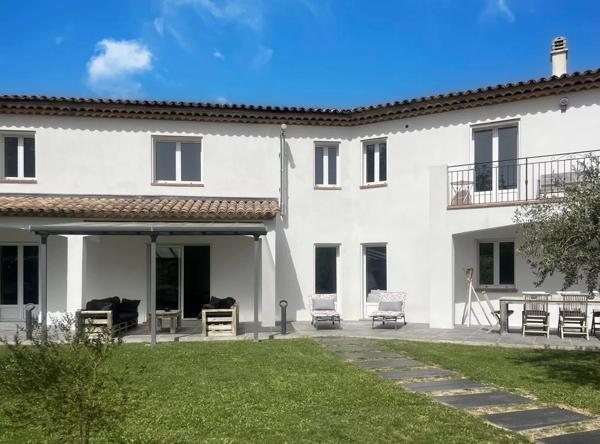 Salernes – Propriété d’Exception avec Vue Dégagée, Piscine et 9 Chambres