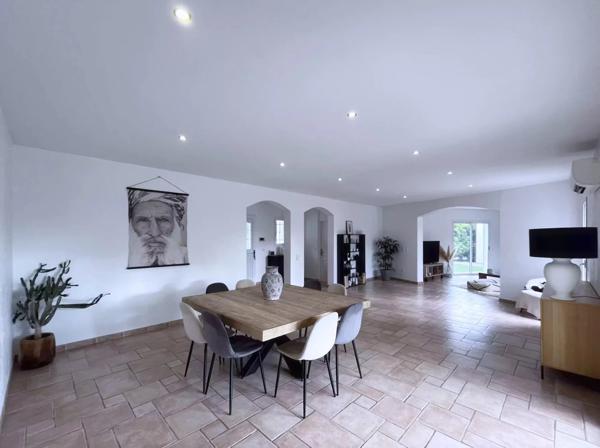 Salernes – Propriété d’Exception avec Vue Dégagée, Piscine et 9 Chambres