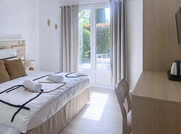 Salernes – Propriété d’Exception avec Vue Dégagée, Piscine et 9 Chambres