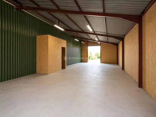 Location                                                      Local commercial
                        
                     1 pièces                      160 m2                     à Gaillac