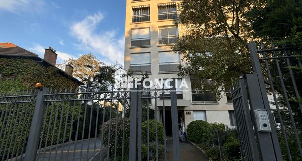 Location Studio 27.73 m² - Suresnes 92150