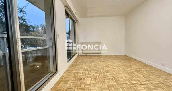 Location Studio 27.73 m² - Suresnes 92150