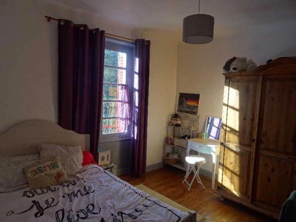 A BUGEAT EN HAUTE CORREZE GRANDE MAISON PIERRE DE 120 M² 5 CHAMBRES