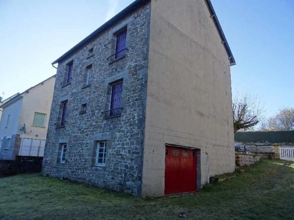 A BUGEAT EN HAUTE CORREZE GRANDE MAISON PIERRE DE 120 M² 5 CHAMBRES