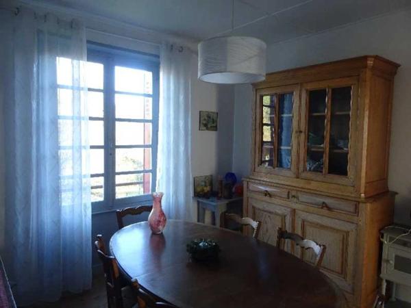 A BUGEAT EN HAUTE CORREZE GRANDE MAISON PIERRE DE 120 M² 5 CHAMBRES