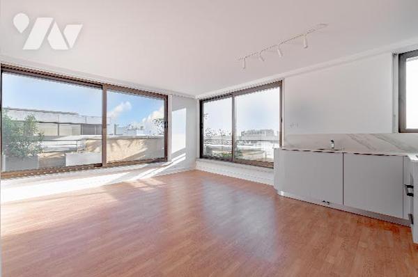 2P rénové au 7e avec terrasse plein ciel, vue dégagée, cave – rare à la vente